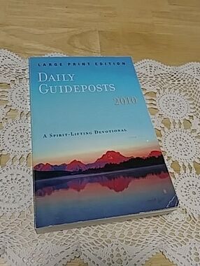 Bible Devotionals,  2010 Daily Guideposts Large Print